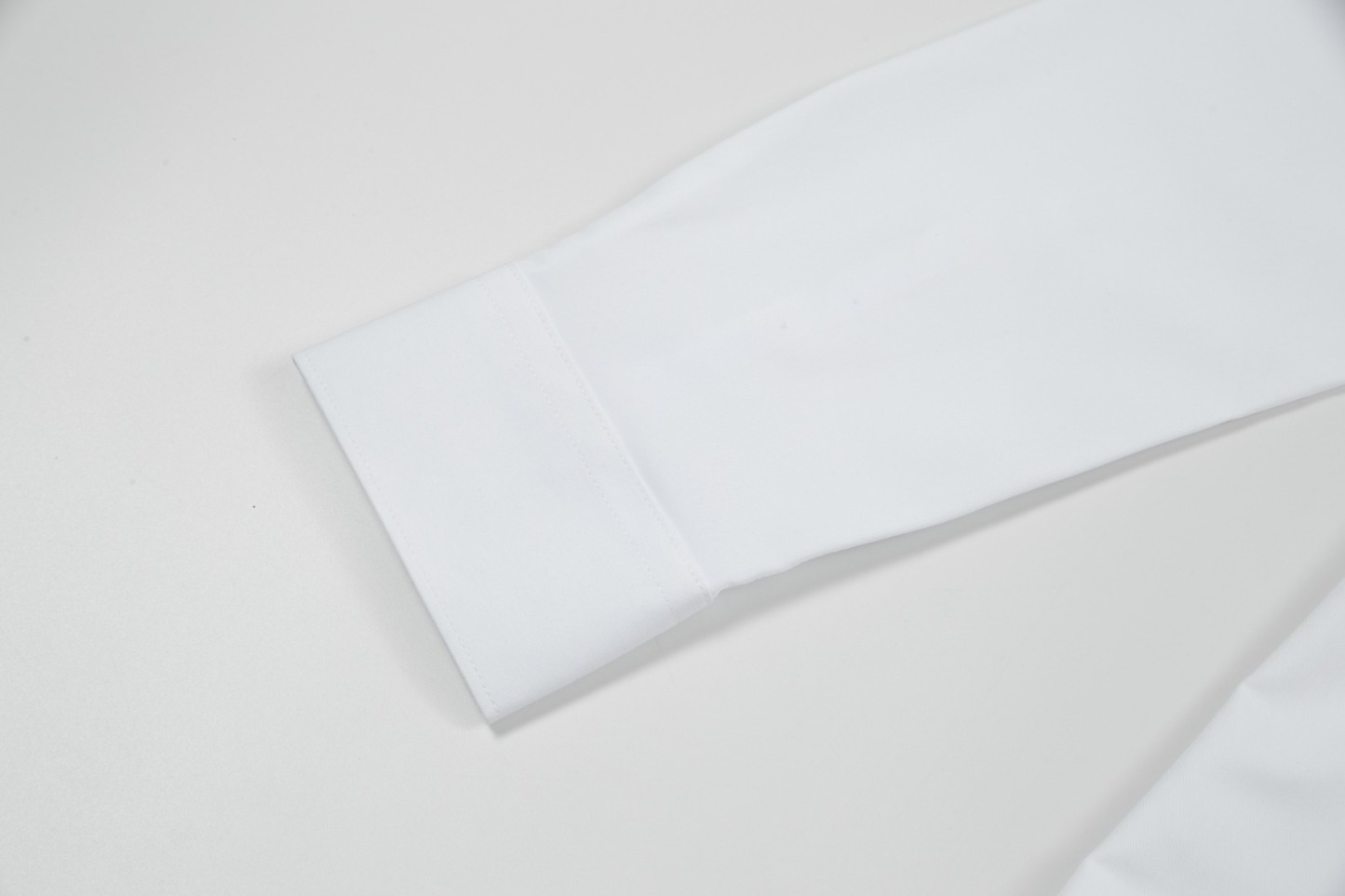 【MONCLER】（モンクレール）長袖シャツ、ご好評に付き再入荷！