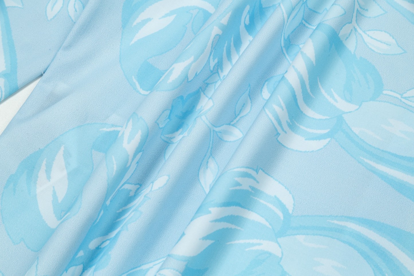 【VERSACE 公式旗艦店】ヴェルサーチ シャツ ご好評に付き再入荷 240716