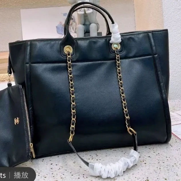 【大きめロゴが可愛い♪】CHANEL ミディアム ショッピングバッグ