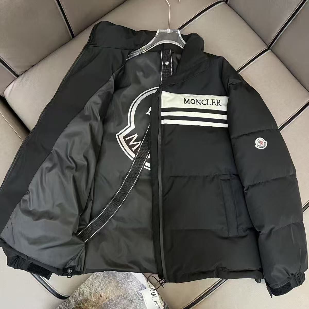 【MONCLER 公式旗艦店】モンクレール ダウンジャケット ご好評に付き再入荷！