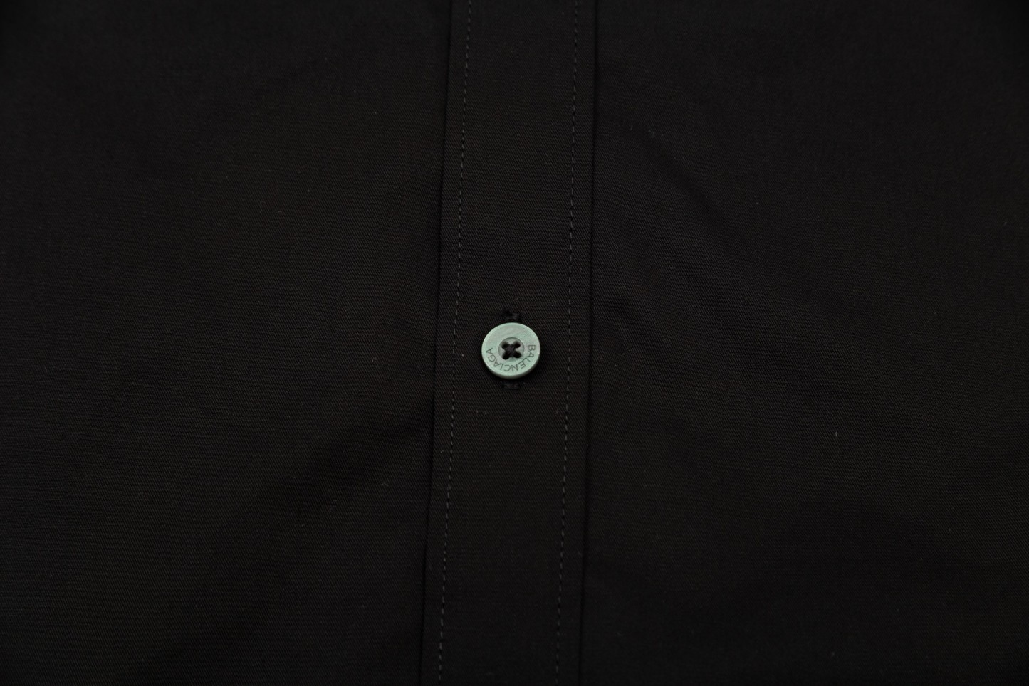 【BALENCIAGA 公式旗艦店】バレンシアガ シャツ ご好評に付き再入荷 240715