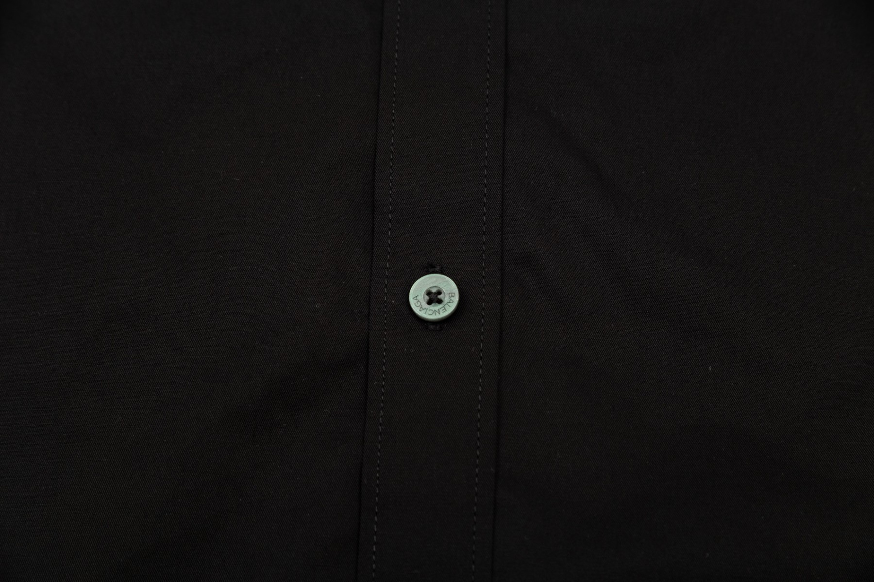 【BALENCIAGA 公式旗艦店】バレンシアガ シャツ ご好評に付き再入荷 240715