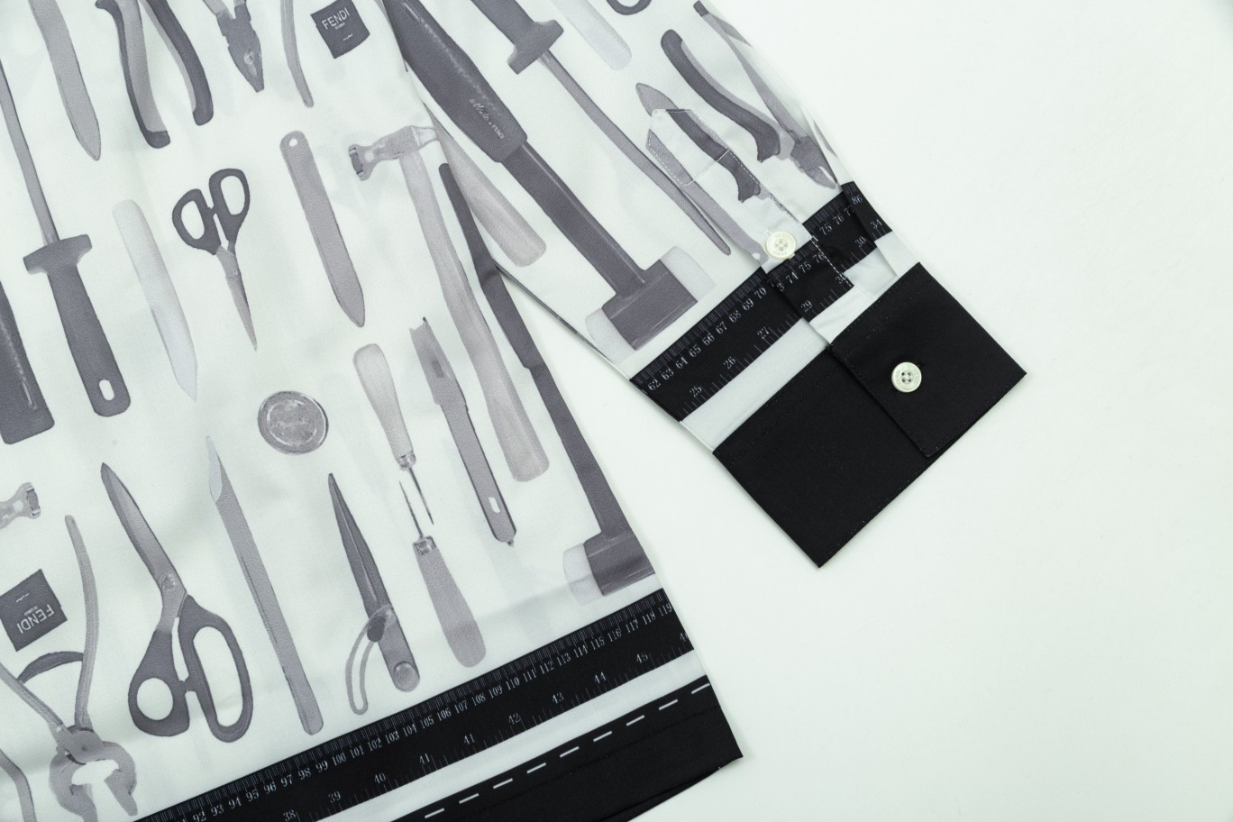 【FENDI 公式旗艦店】フェンディ シャツ ご好評に付き再入荷 240716