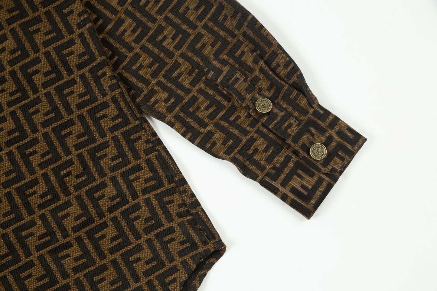 【FENDI 公式旗艦店】フェンディ シャツ ご好評に付き再入荷 240716