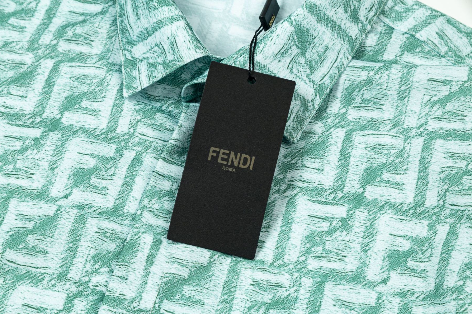 【FENDI 公式旗艦店】フェンディ シャツ ご好評に付き再入荷 240716