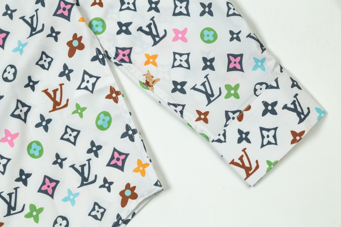 【LOUIS VUITTON 公式旗艦店】ルイヴィトン シャツ ご好評に付き再入荷 240715