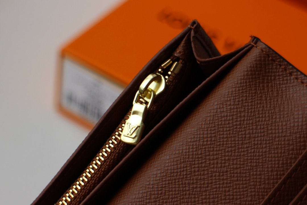 Louis Vuitton (ルイ・ヴィトン) 財布 11x8.5x2 cm