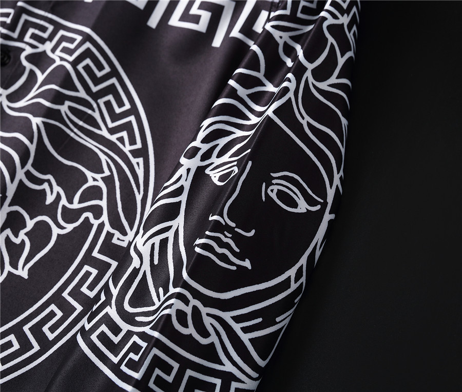 【VERSACE 公式旗艦店】ヴェルサーチ シャツ ご好評に付き再入荷！