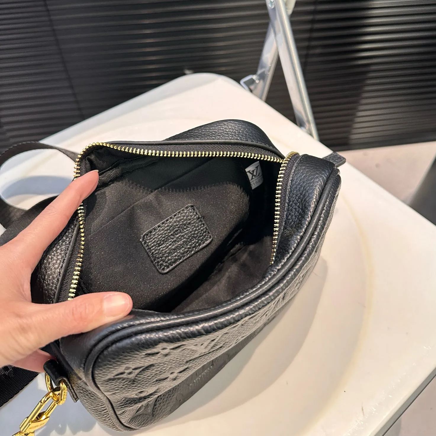 ◇Louis Vuitton◇ 新作カメラバッグは容量もサイズも大好評