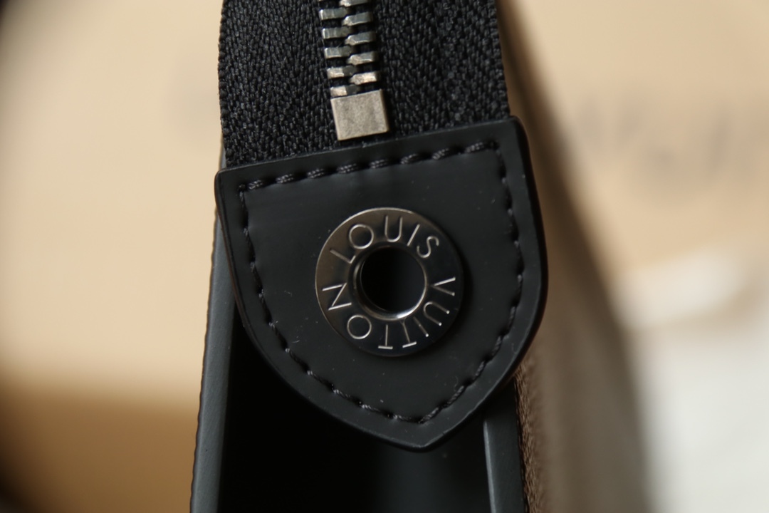 LOUIS VUITTON（ルイヴィトン）POCHETTE VOYAGE クラッチバッグ M61692