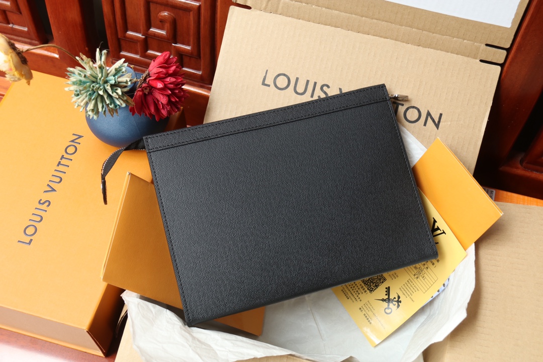 LOUIS VUITTON（ルイヴィトン）POCHETTE VOYAGE クラッチバッグ M30676