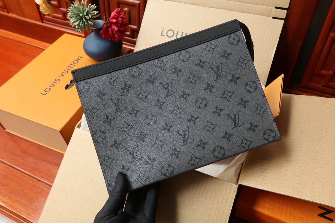 LOUIS VUITTON（ルイヴィトン）POCHETTE VOYAGE クラッチバッグ M69535