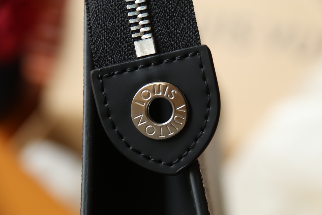 LOUIS VUITTON（ルイヴィトン）POCHETTE VOYAGE クラッチバッグ M61692