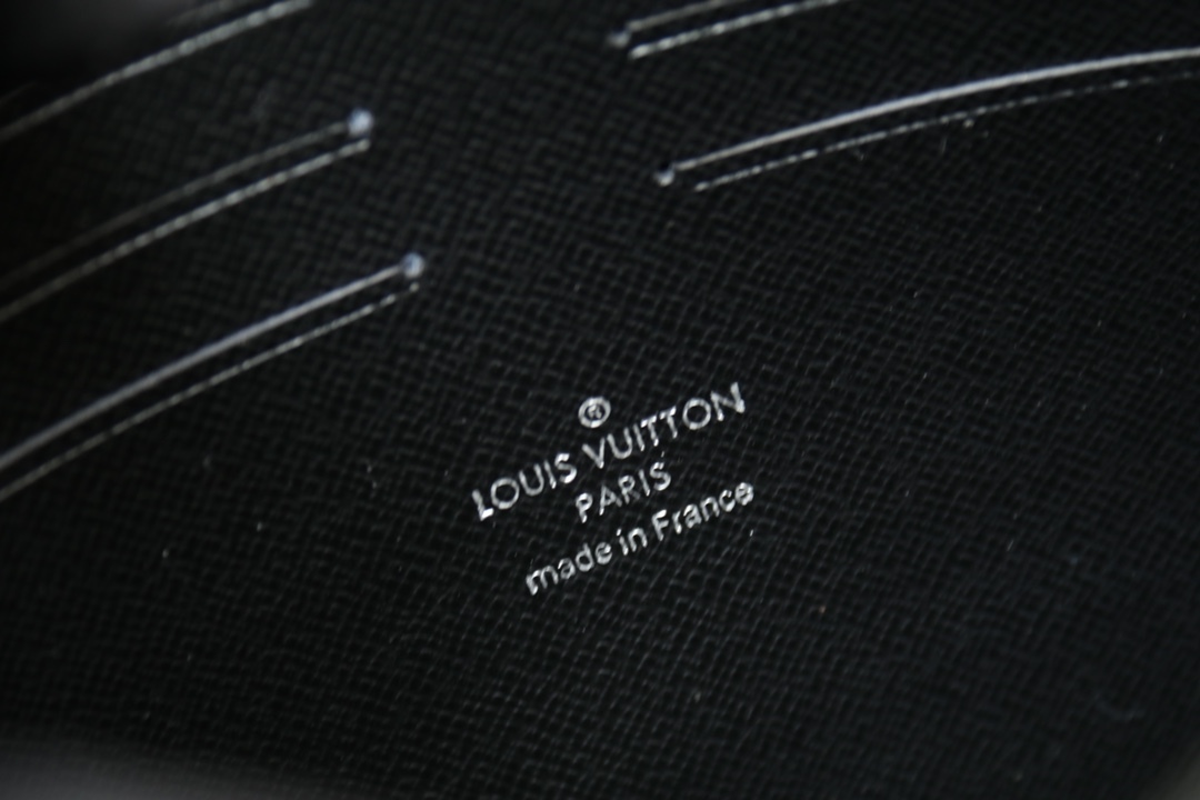 LOUIS VUITTON（ルイヴィトン）POCHETTE VOYAGE クラッチバッグ M61692