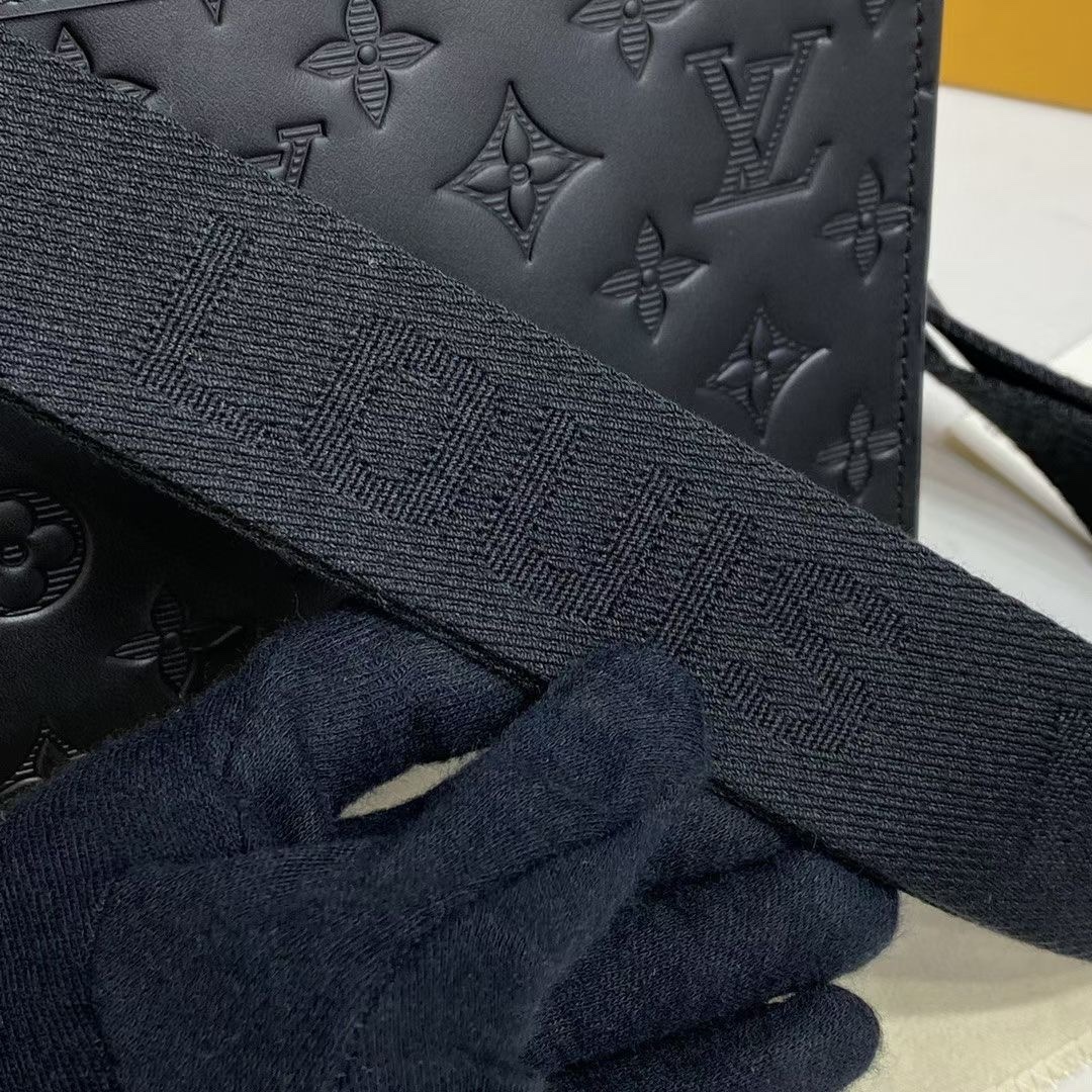 LOUIS VUITTON（ルイヴィトン）GASTON クロスボディバッグ M81124