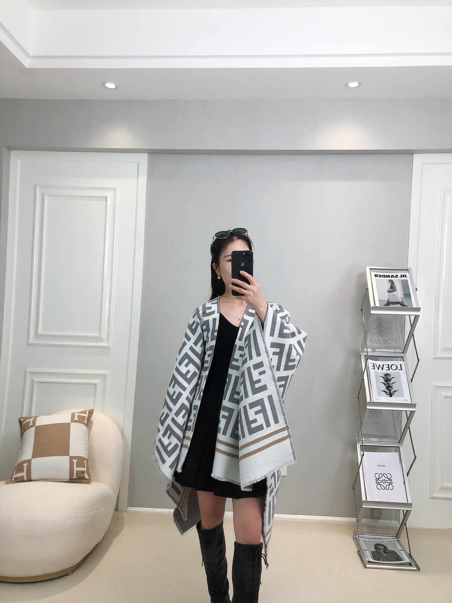 【FENDI旗艦店】フェンディ マント ショール ご好評に付き再入荷！