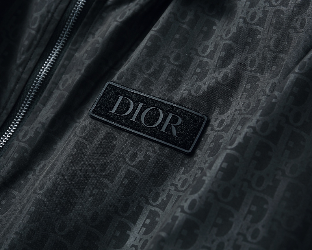 【Dior公式 旗艦店】（ディオール）ジャケット、ご好評に付き再入荷！