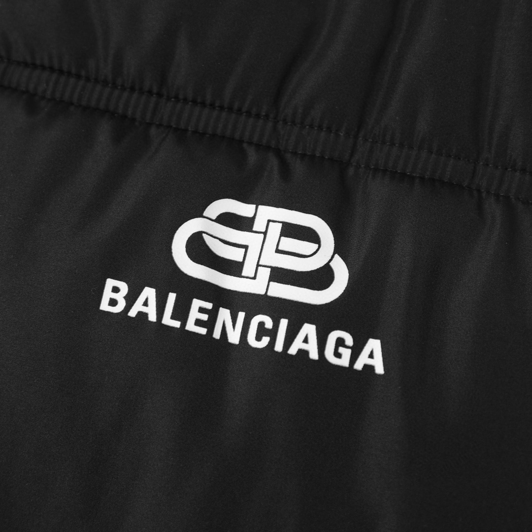 【BALENCIAGA旗艦店】バレンシアガ ダウンジャケット ご好評に付き再入荷！