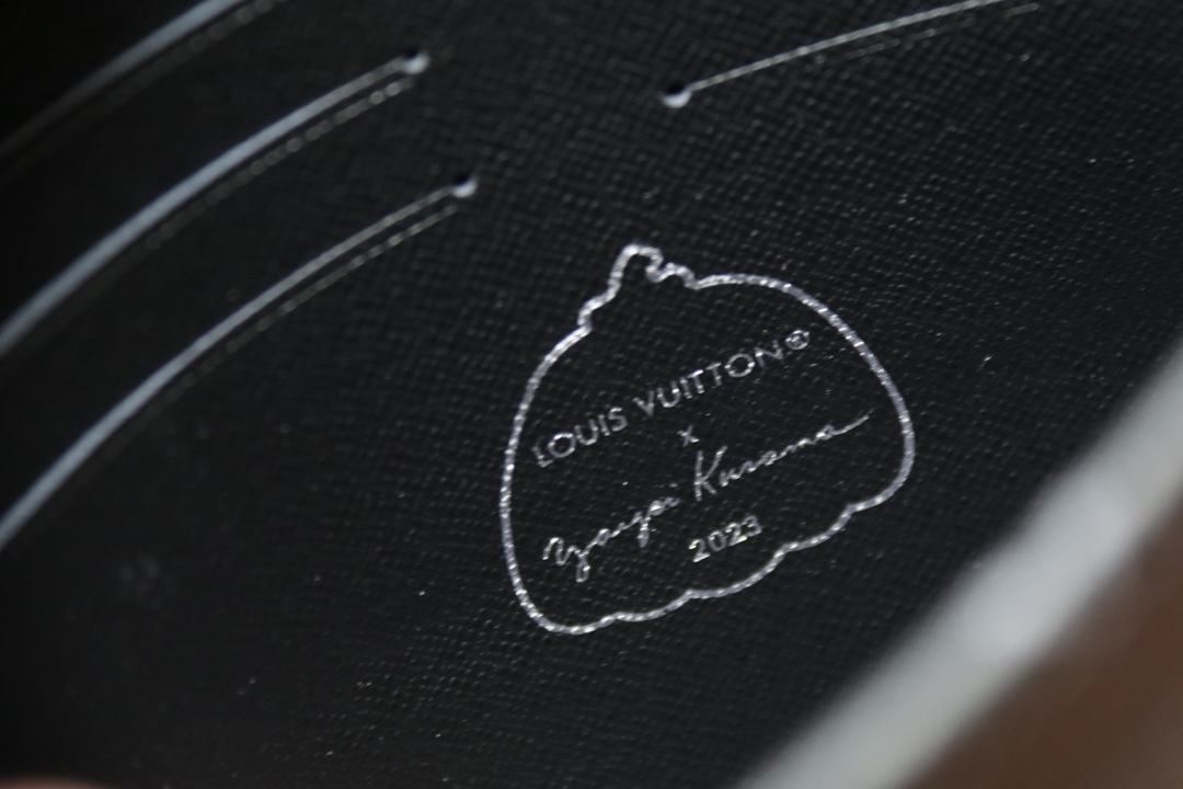 LOUIS VUITTON（ルイヴィトン）POCHETTE VOYAGE クラッチバッグ M81973