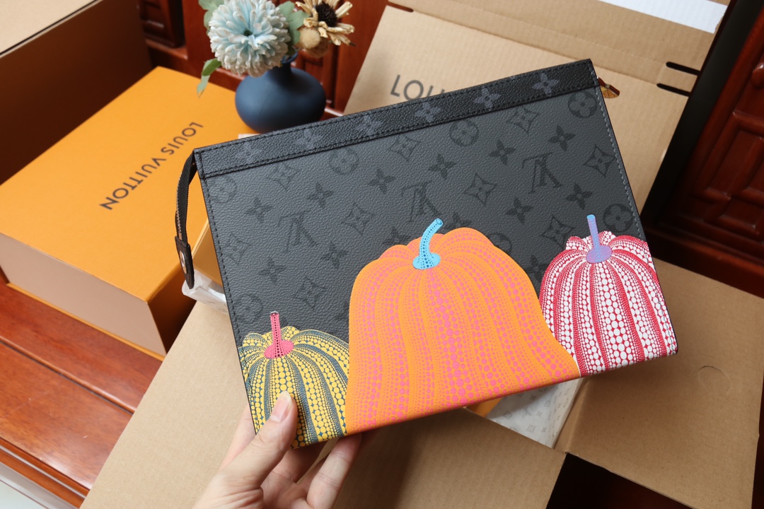 LOUIS VUITTON（ルイヴィトン）POCHETTE VOYAGE クラッチバッグ M81973