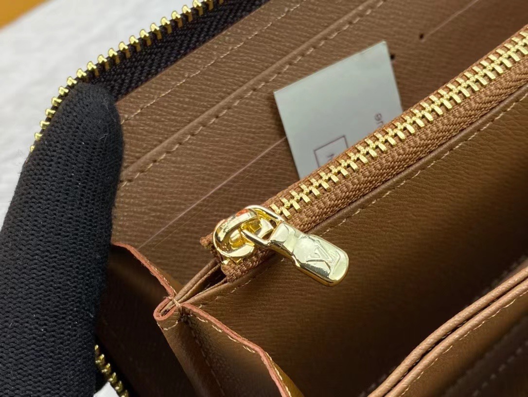 LOUIS VUITTON（ルイヴィトン）Zippy 財布 M60017