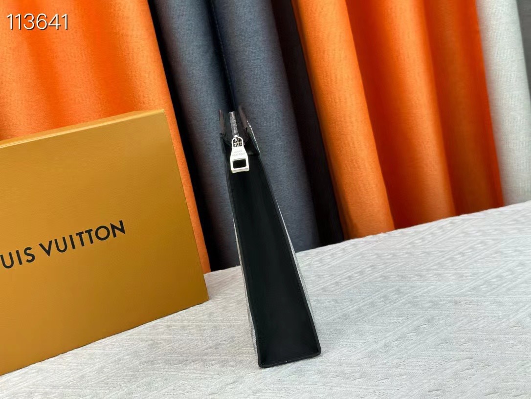 LOUIS VUITTON ルイヴィトン Pochette Voyage クラッチバッグ M61692