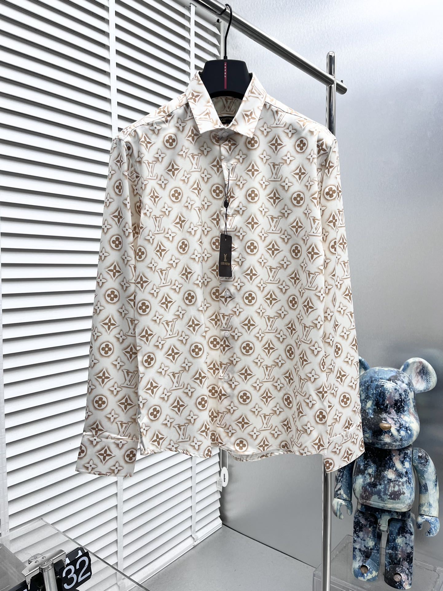 【Louis Vuitton 】（ルイヴィトン）長袖シャツ、ご好評に付き再入荷！