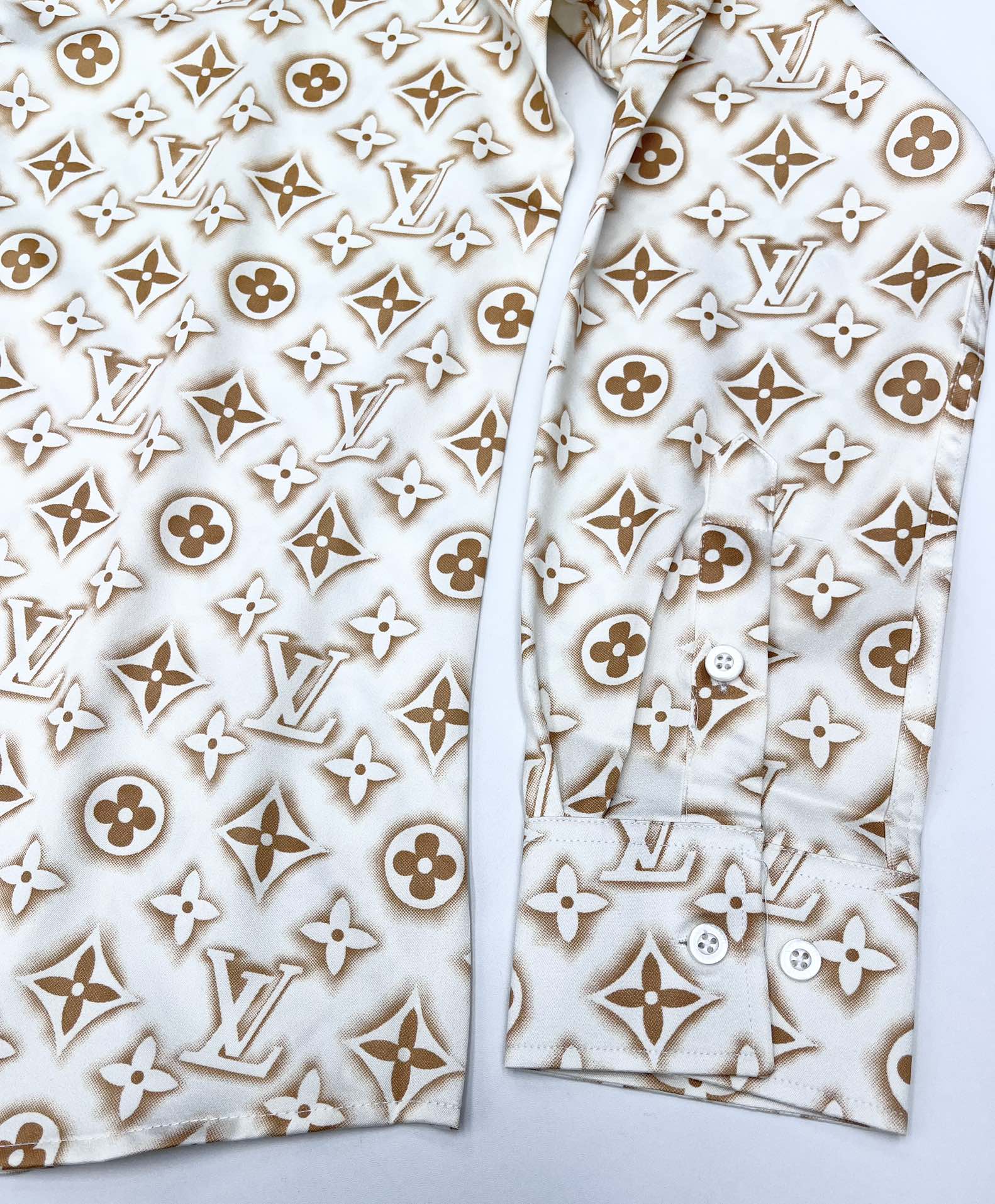 【Louis Vuitton 】（ルイヴィトン）長袖シャツ、ご好評に付き再入荷！