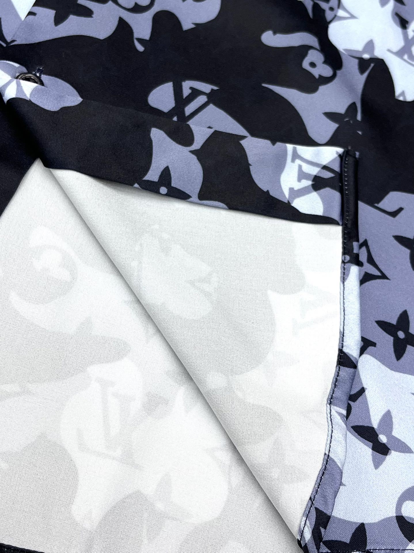 【Louis Vuitton 】（ルイヴィトン）長袖シャツ、ご好評に付き再入荷！