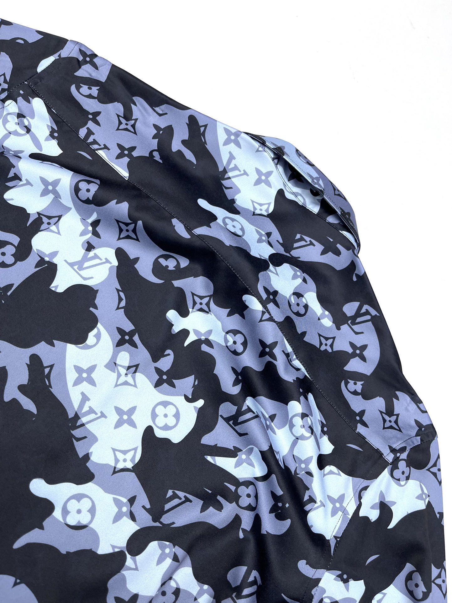 【Louis Vuitton 】（ルイヴィトン）長袖シャツ、ご好評に付き再入荷！