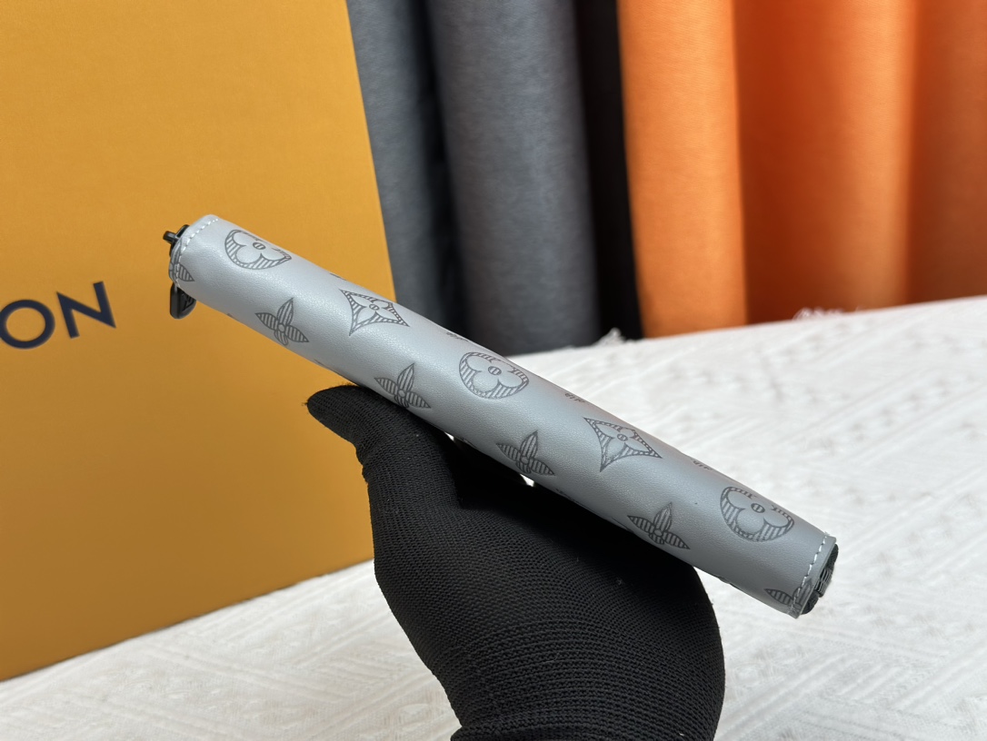 LOUIS VUITTON（ルイヴィトン）Zippy 財布 10*20*2CM