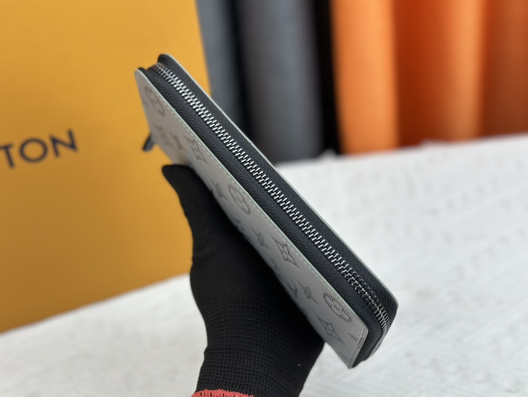 LOUIS VUITTON（ルイヴィトン）Zippy 財布 10*20*2CM
