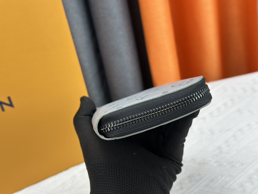 LOUIS VUITTON（ルイヴィトン）Zippy 財布 10*20*2CM