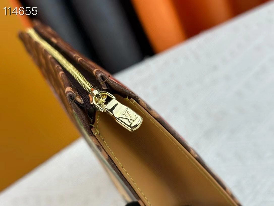 LOUIS VUITTON ルイヴィトン  Monogram クラッチバッグ M83487