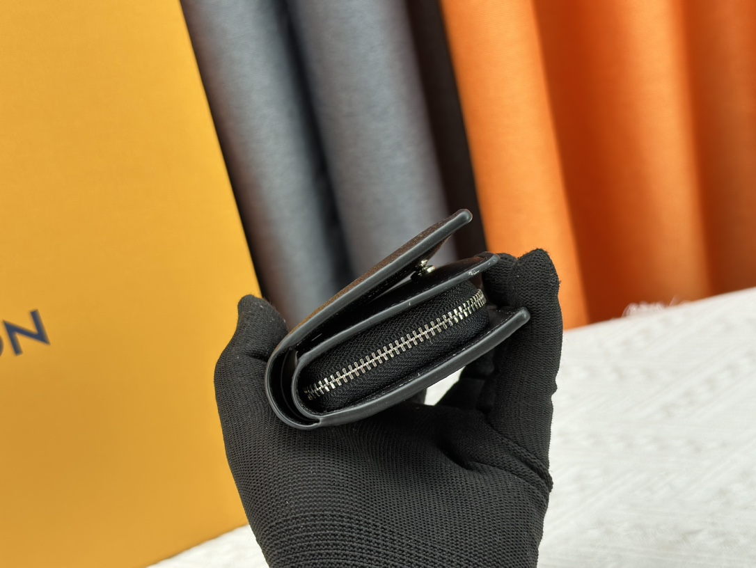 LOUIS VUITTON（ルイヴィトン）Cléa 財布 M80152