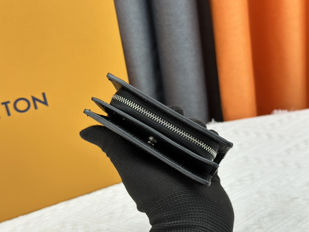 LOUIS VUITTON（ルイヴィトン）Cléa 財布 M80152