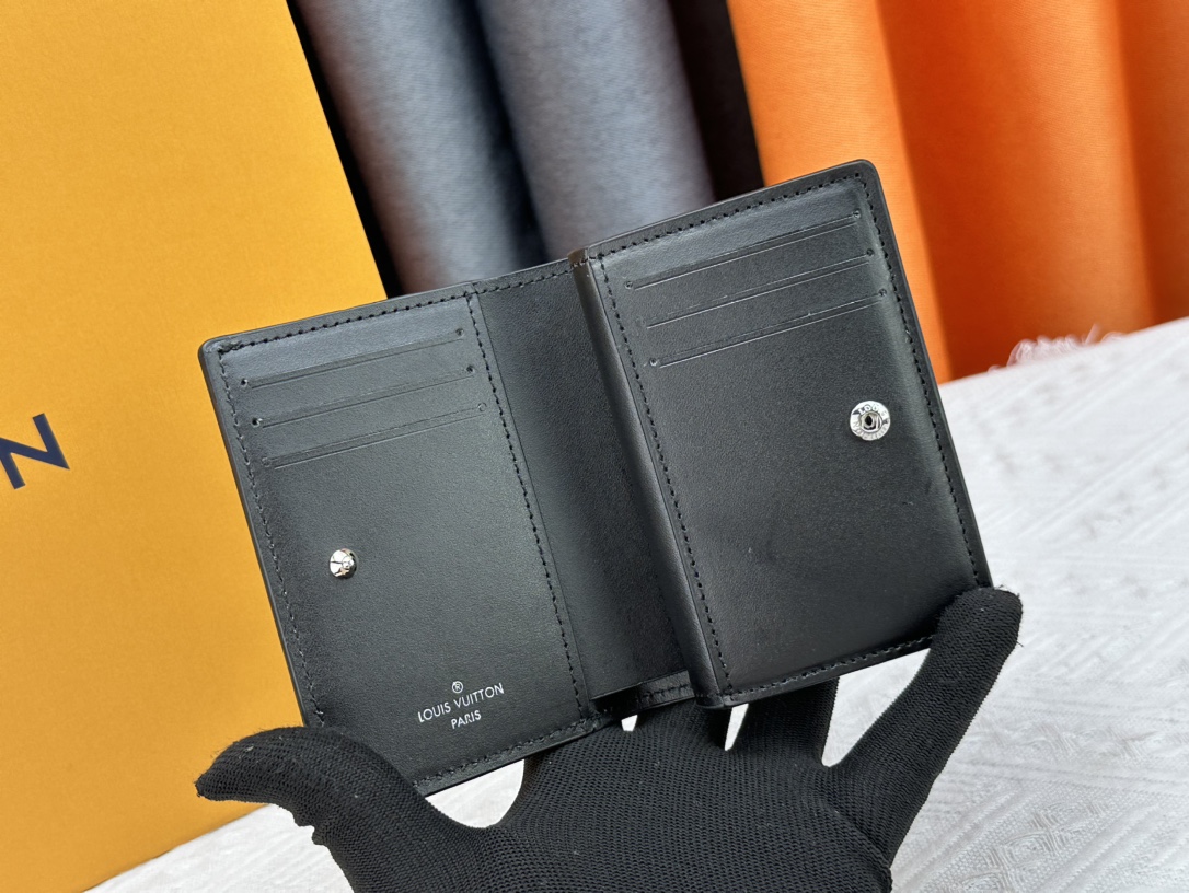 LOUIS VUITTON（ルイヴィトン）Cléa 財布 M80152