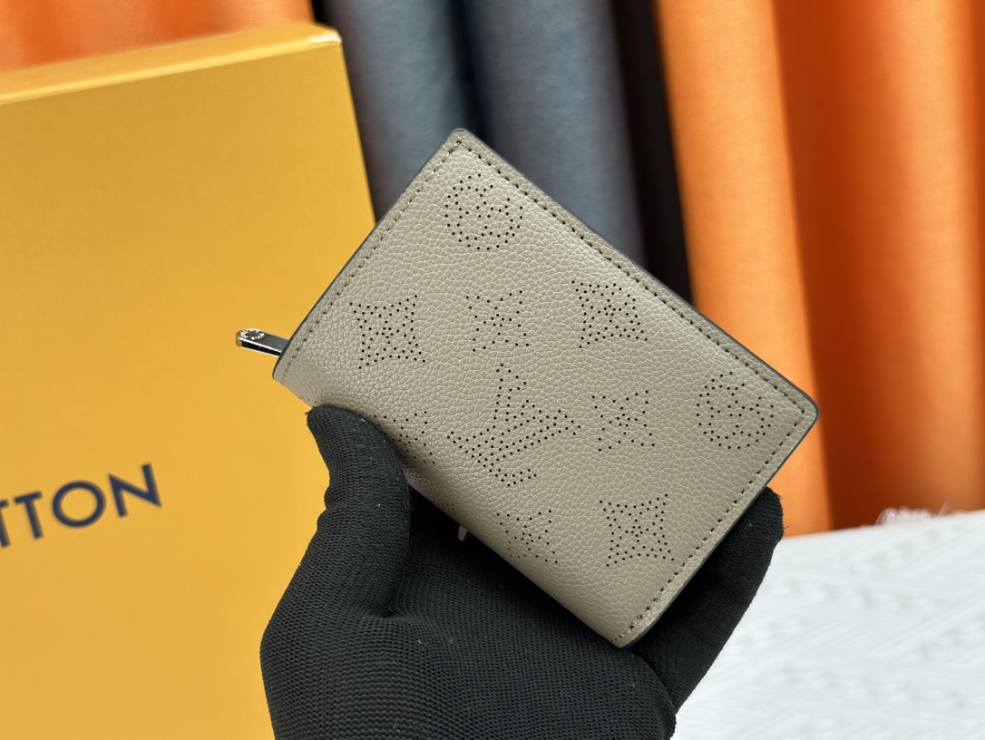LOUIS VUITTON（ルイヴィトン）Cléa 財布 M80152