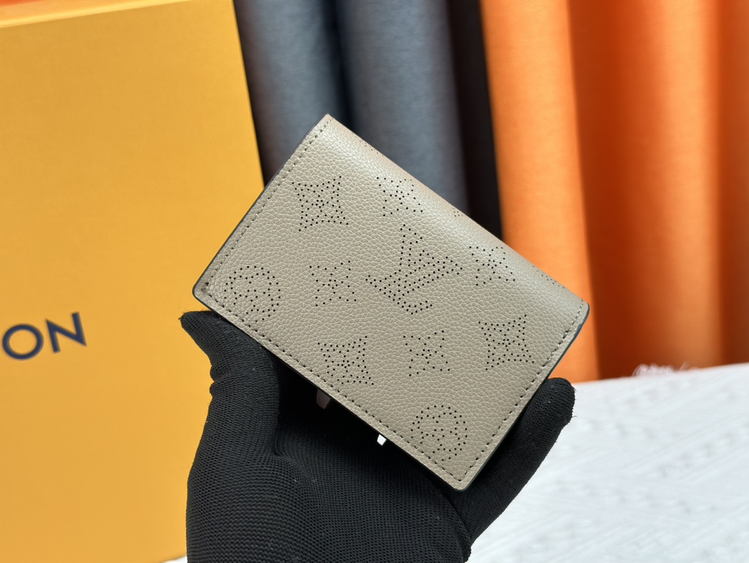 LOUIS VUITTON（ルイヴィトン）Cléa 財布 M80152