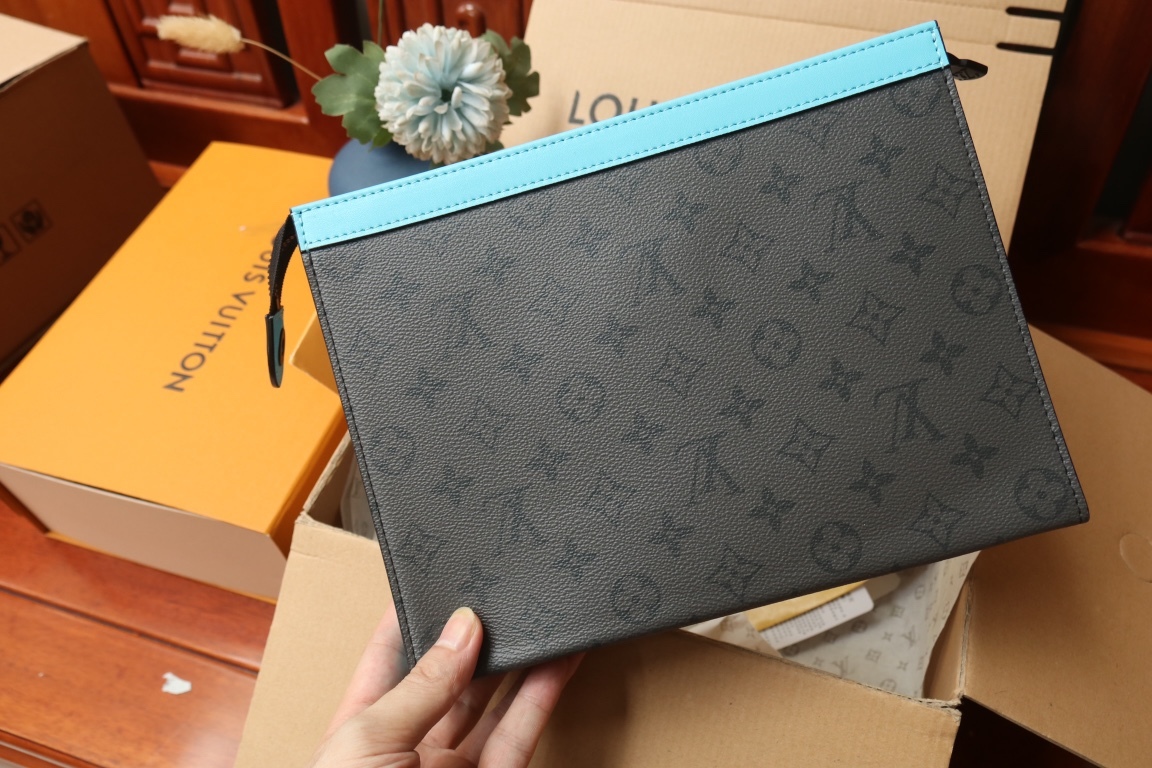 LOUIS VUITTON（ルイヴィトン）Pochette Voyage クラッチバッグ M11466