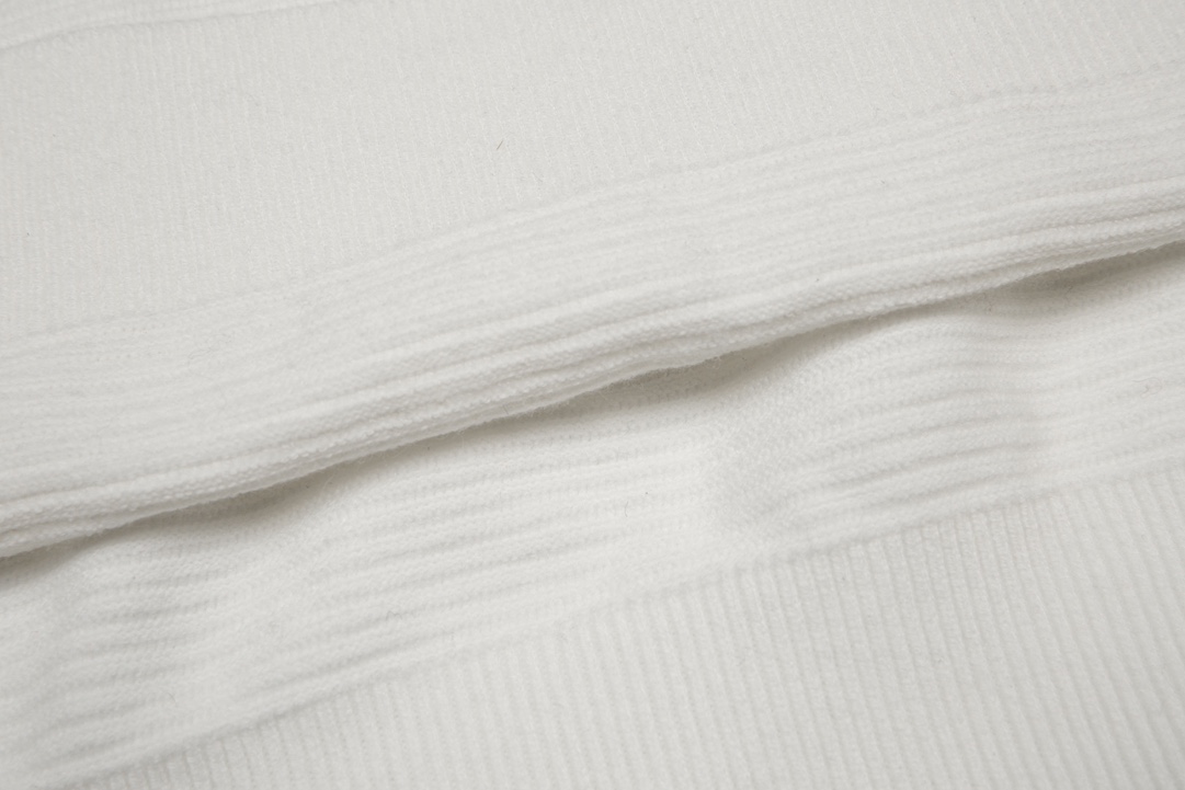 【THOM BROWNE旗艦店】セーター 男女兼用 ご好評に付き再入荷！