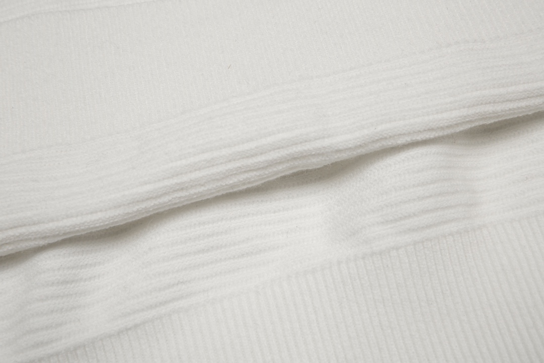 【THOM BROWNE旗艦店】セーター 男女兼用 ご好評に付き再入荷！