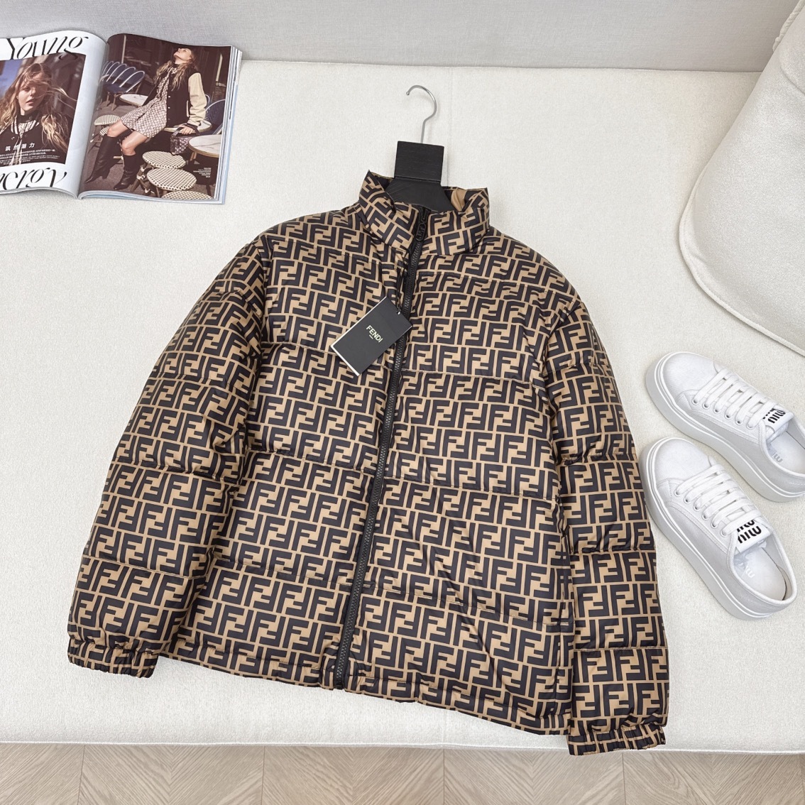 FENDI（フェンディ） 両面着可能ダウンジャケット ご好評に付き再入荷！