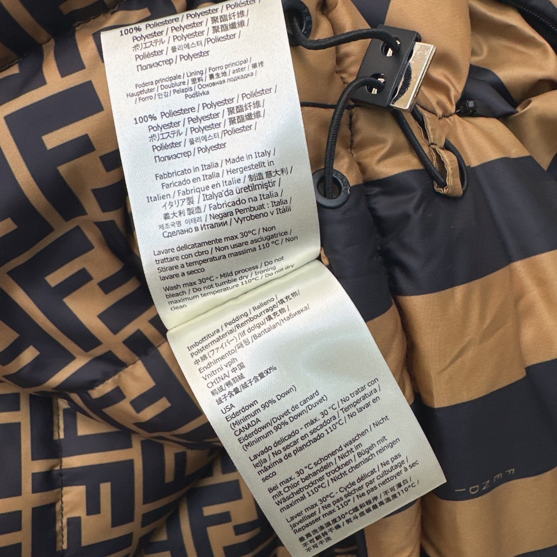 FENDI（フェンディ） 両面着可能ダウンジャケット ご好評に付き再入荷！