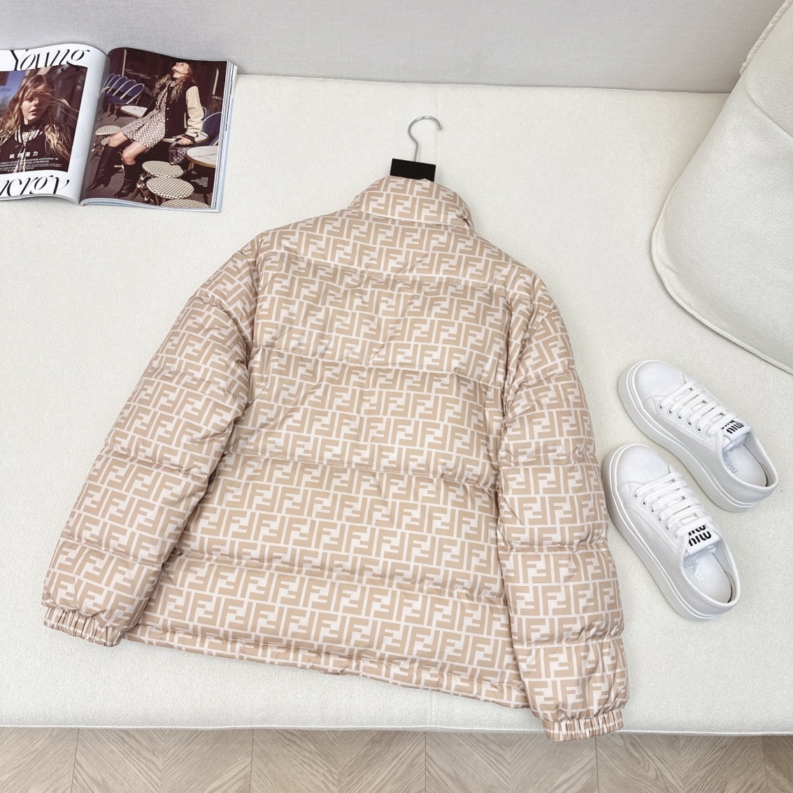 FENDI（フェンディ） 両面着可能ダウンジャケット ご好評に付き再入荷！