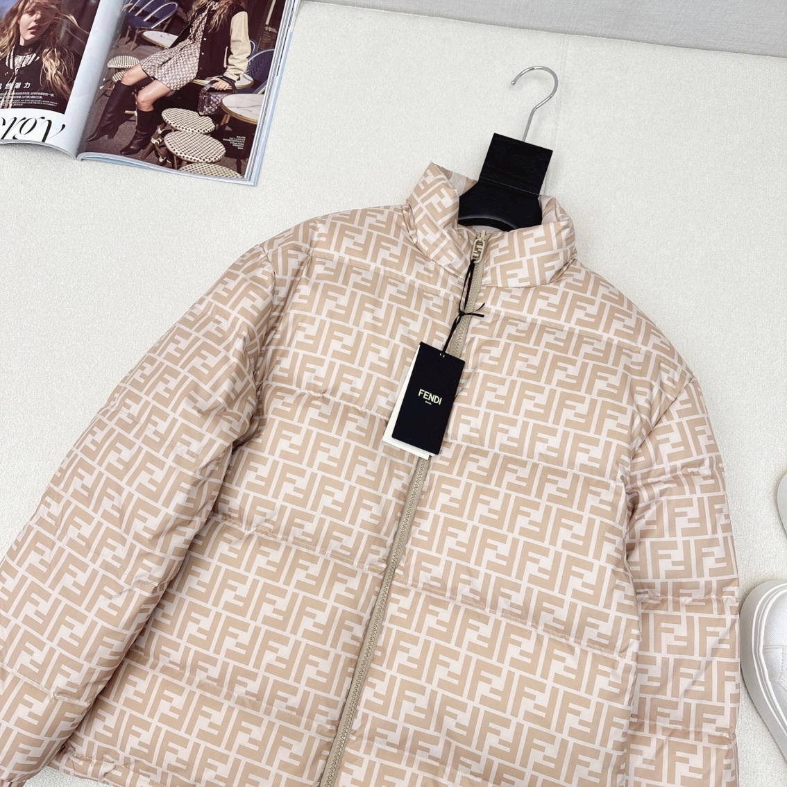 FENDI（フェンディ） 両面着可能ダウンジャケット ご好評に付き再入荷！