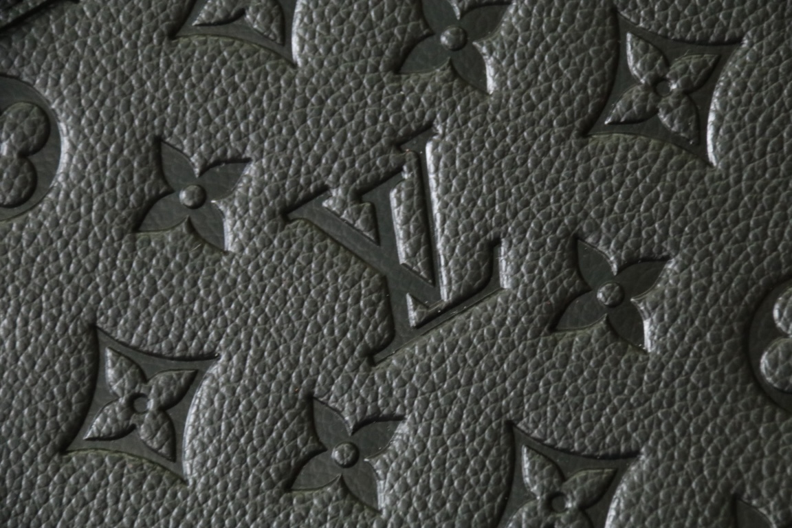 LOUIS VUITTON（ルイヴィトン）POCHETTE VOYAGE クラッチバッグ M61692