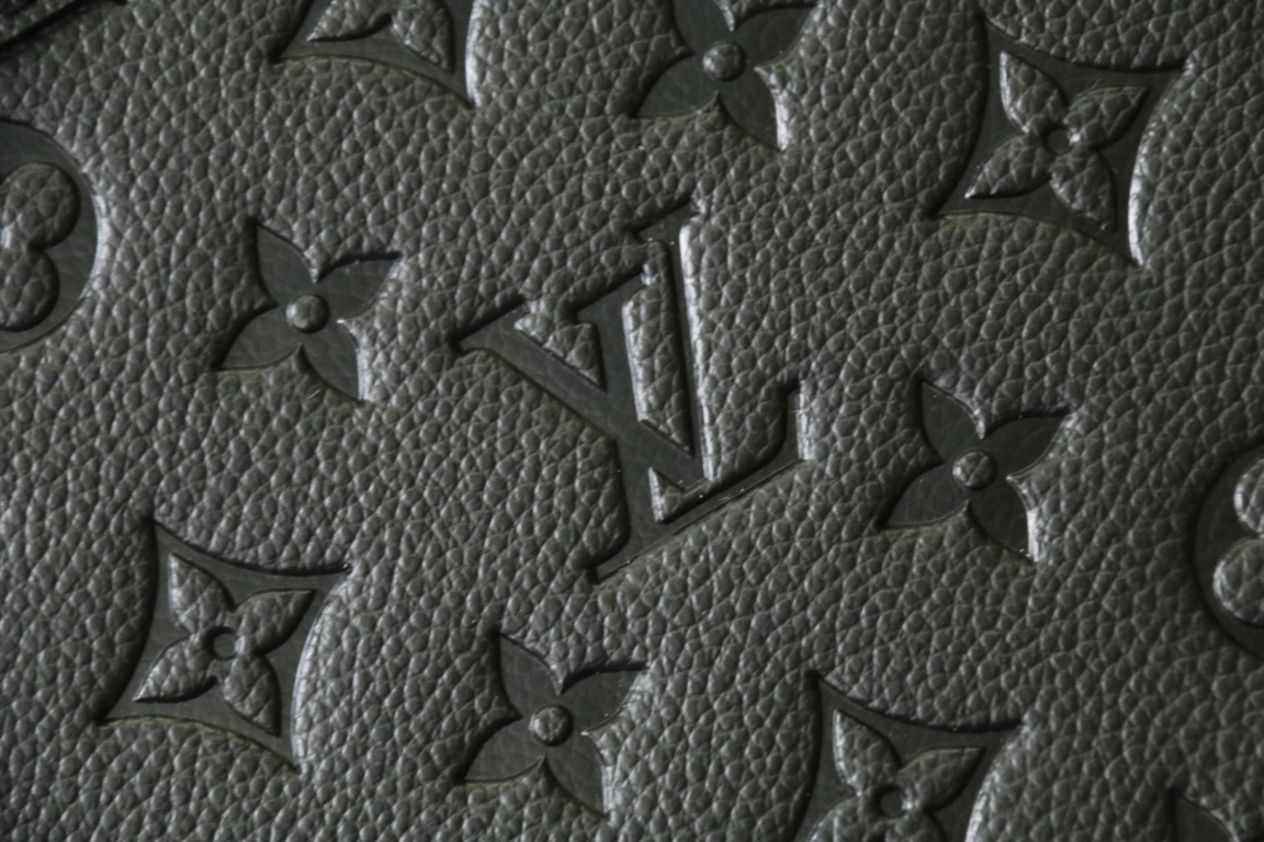 LOUIS VUITTON（ルイヴィトン）POCHETTE VOYAGE クラッチバッグ M61692