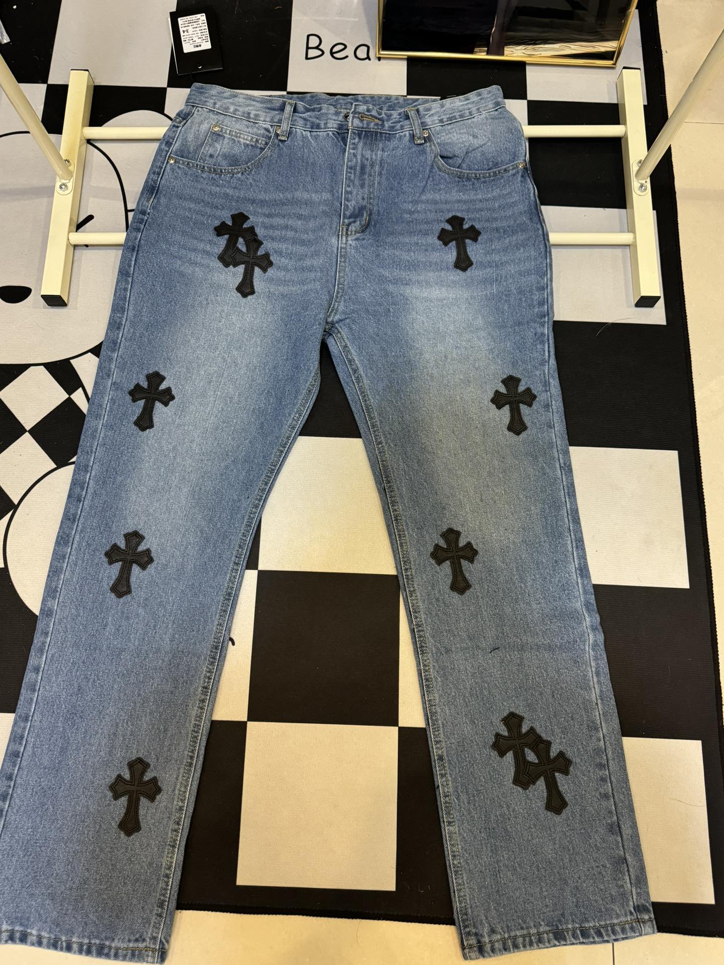 【CHROME HEARTS 公式旗艦店】ジーパン、ご好評に付き再入荷！