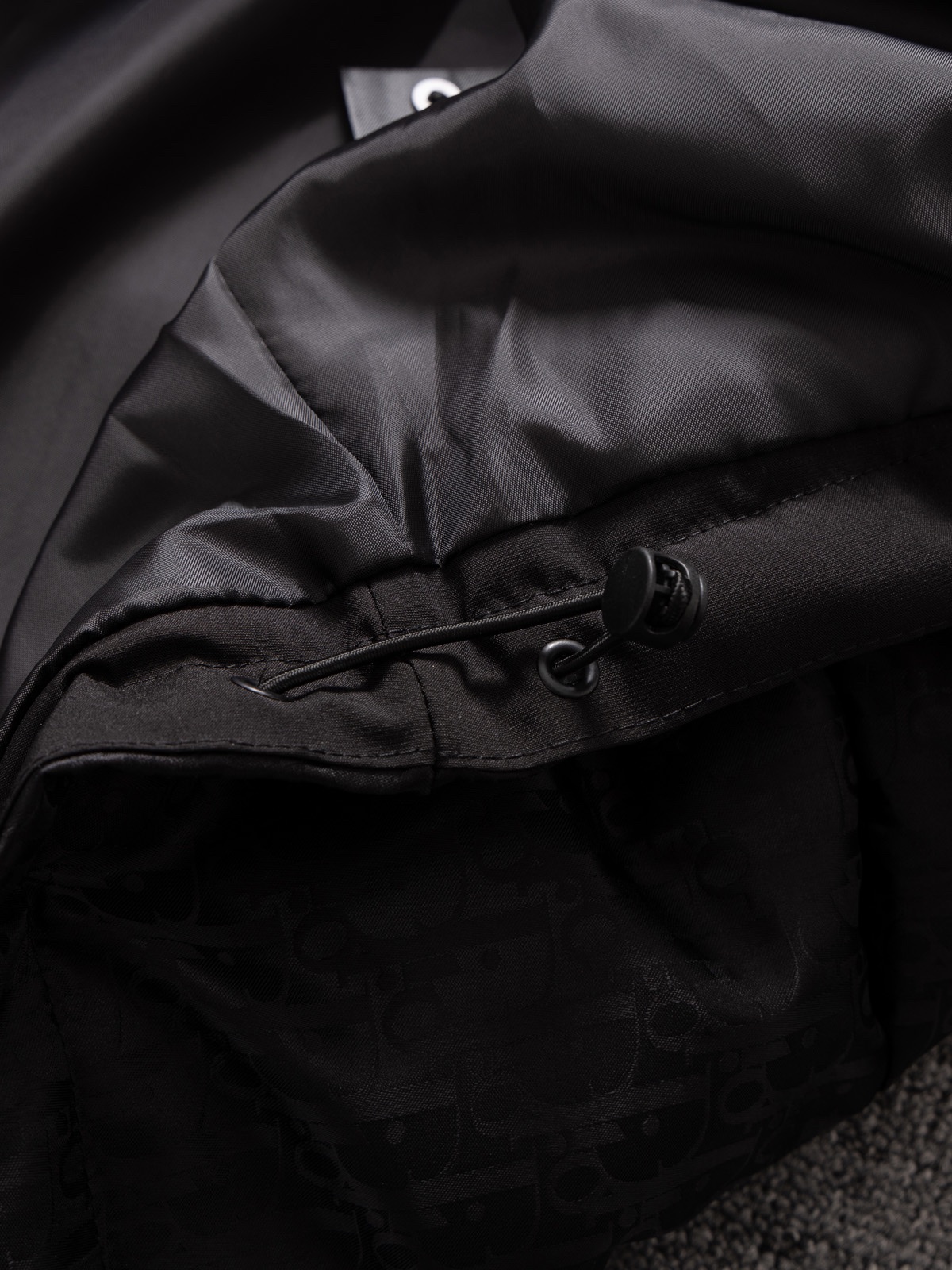 【DIOR公式 旗艦店】（ディオール ） ダウンジャケット、ご好評に付き再入荷！